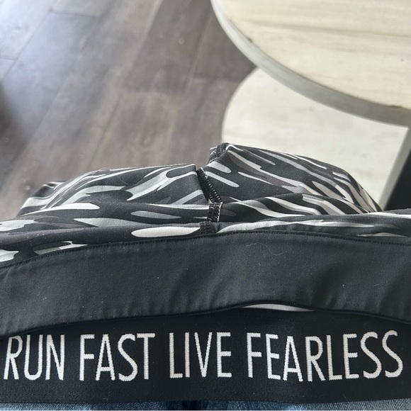 Nike Dri-Fit Ladies’ Activewear Capri Leggings - Size S - Picture 5 of 9